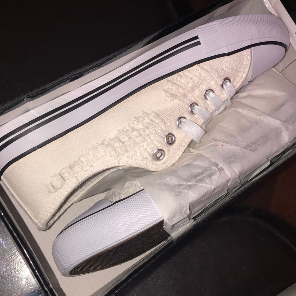 Epic step converse-like shoes size 8